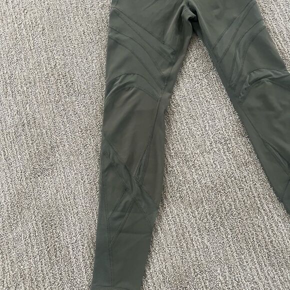 Lululemon Green Mesh Patterned 27” Wunder Under Leggings - Picture 2 of 8